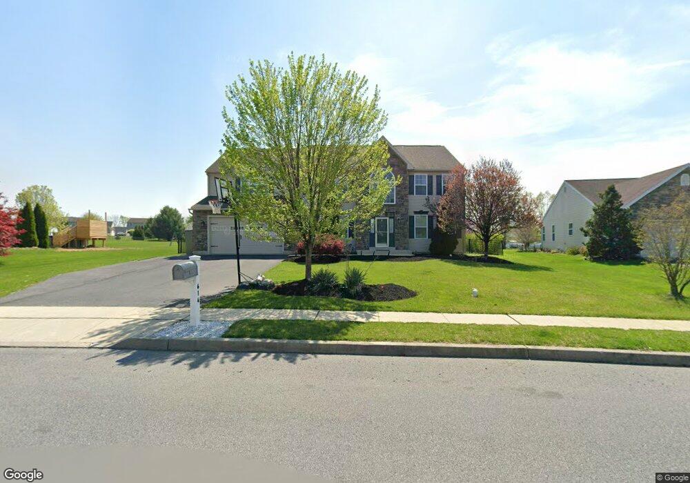 614 W Pine St, Leesport, PA 19533 - photo 1