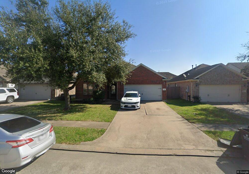 960 Jennifer St, Alvin, TX 77511 - photo 1