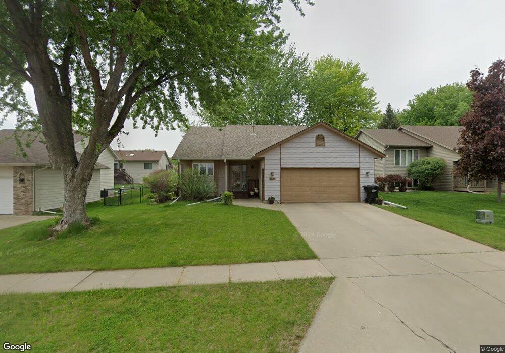 4920 E Maywood Dr, Sioux Falls, SD 57110 - photo 1