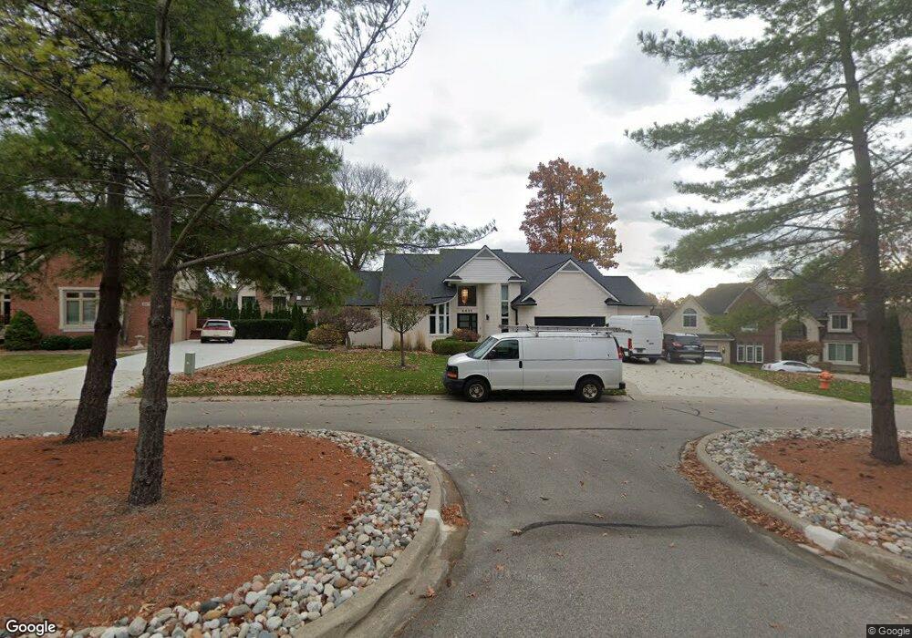 4421 Island View Dr, Waterford, MI 48328 - photo 1