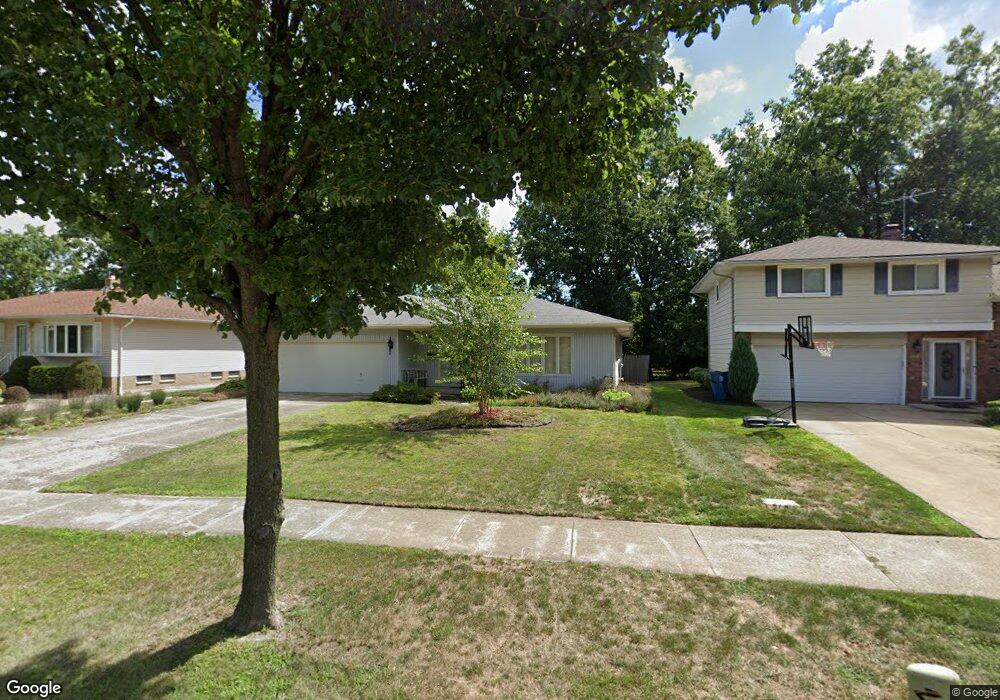 5193 Oak Ridge Dr, Willoughby, OH 44094 - photo 1