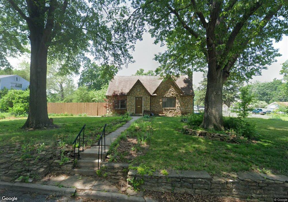 2601 SW Fillmore St, Topeka, KS 66611 - photo 1