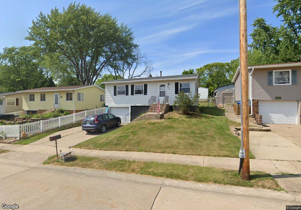2340 W 58th St, Davenport, IA 52806 - photo 1