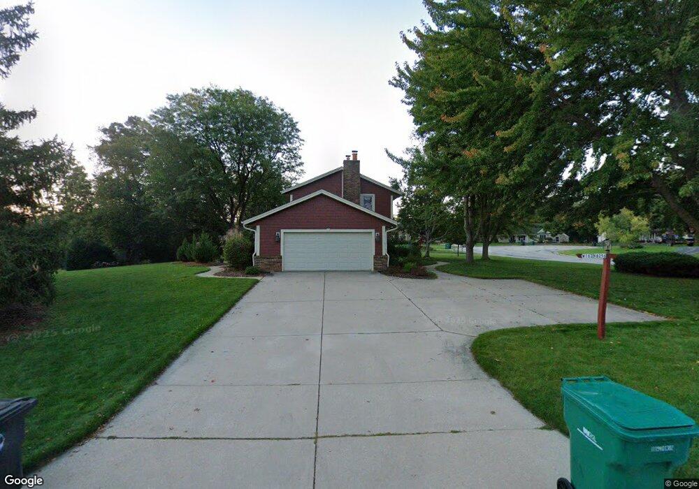 W162N8256 Tamarack Ct, Menomonee Falls, WI 53051 - photo 1