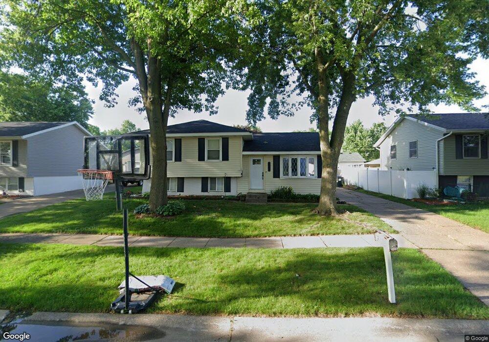 2131 Aspen Dr, Davenport, IA 52806 - photo 1