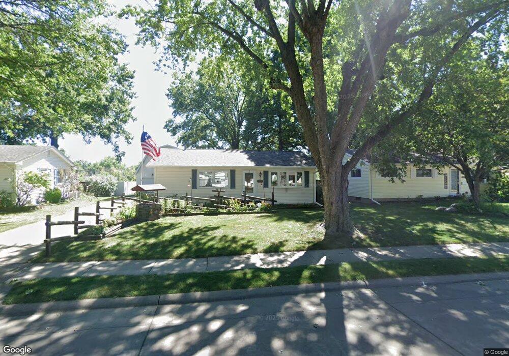 2205 W 34th St, Davenport, IA 52806 - photo 1