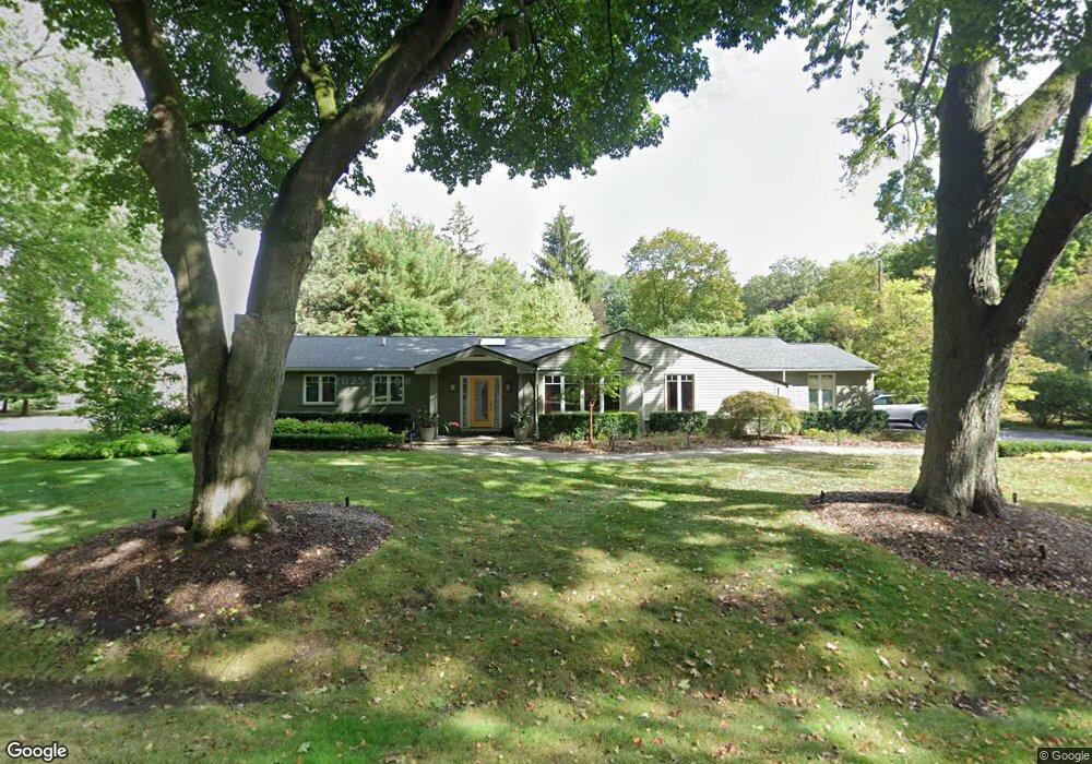 5625 Crabtree Rd, Bloomfield Hills, MI 48301 - photo 1
