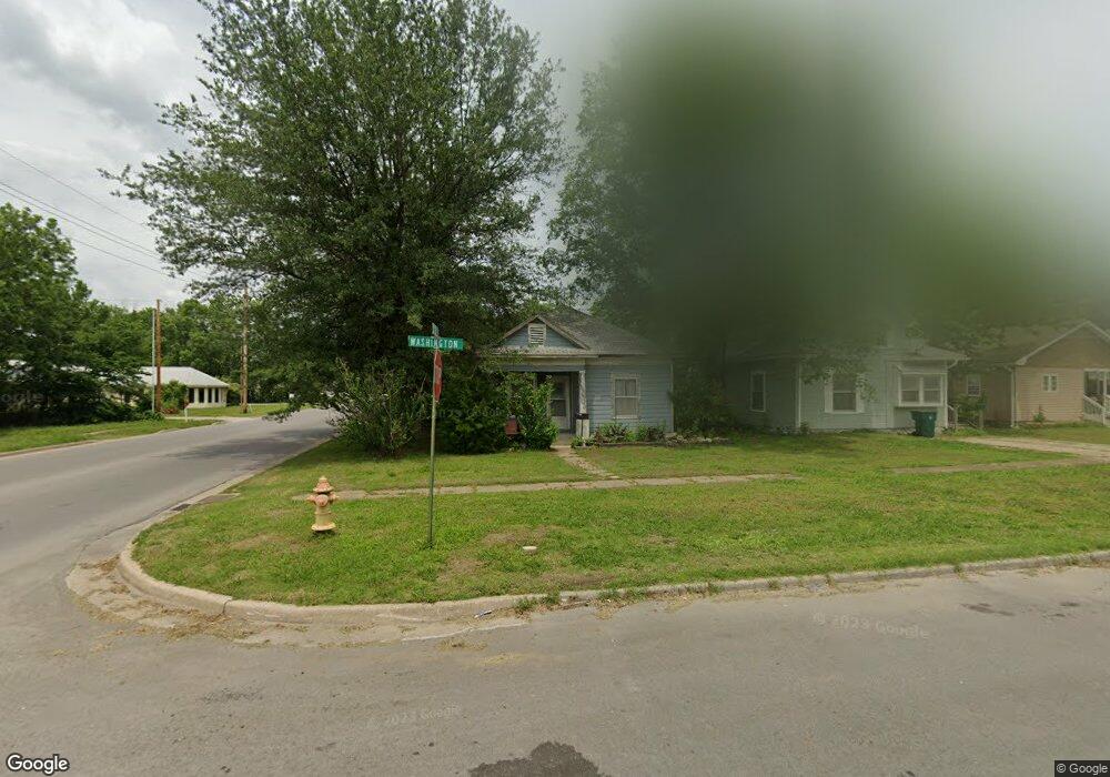 3141 Washington Ave, Parsons, KS 67357 - photo 1