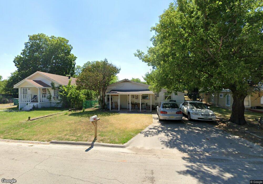 1207 S Clements St, Gainesville, TX 76240 - photo 1