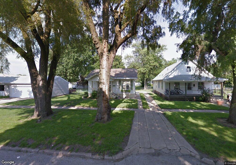 812 N 12th St, Mattoon, IL 61938 - photo 1