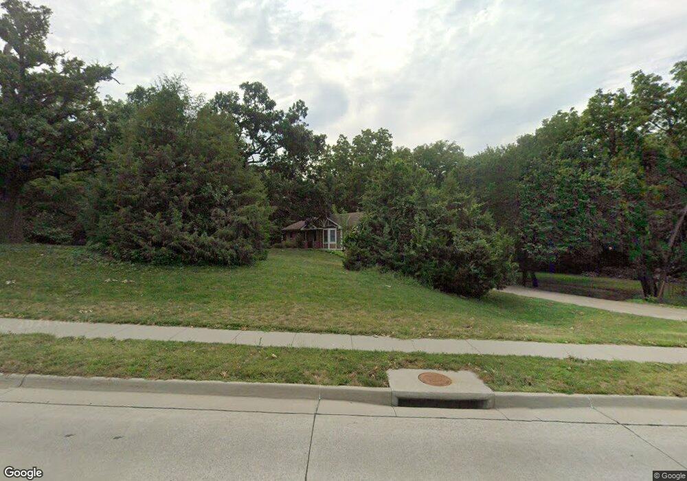 3301 SW Wanamaker Rd, Topeka, KS 66614 - photo 1