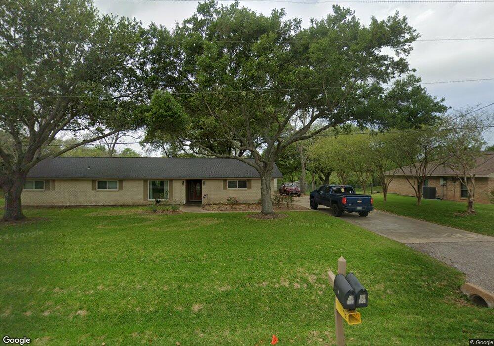 152 Nueces St, Bay City, TX 77414 - photo 1