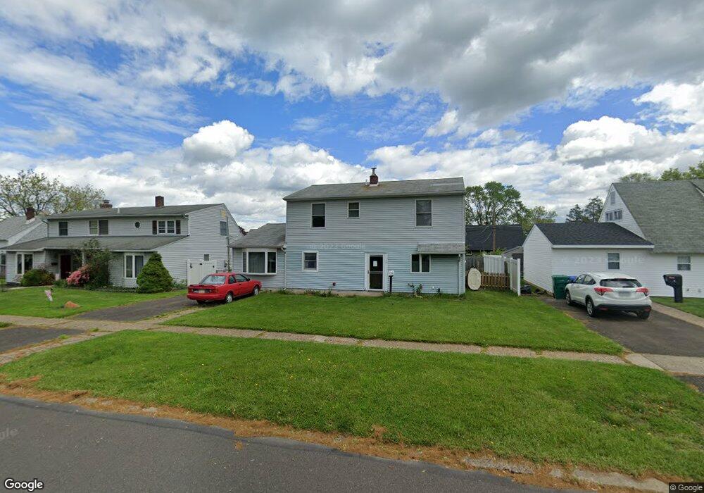 17 Holly Dr, Levittown, PA 19055 - photo 1