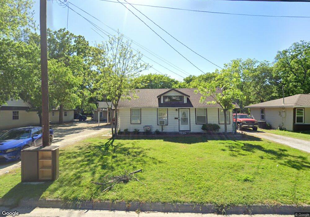1437 S Lindsay St, Gainesville, TX 76240 - photo 1