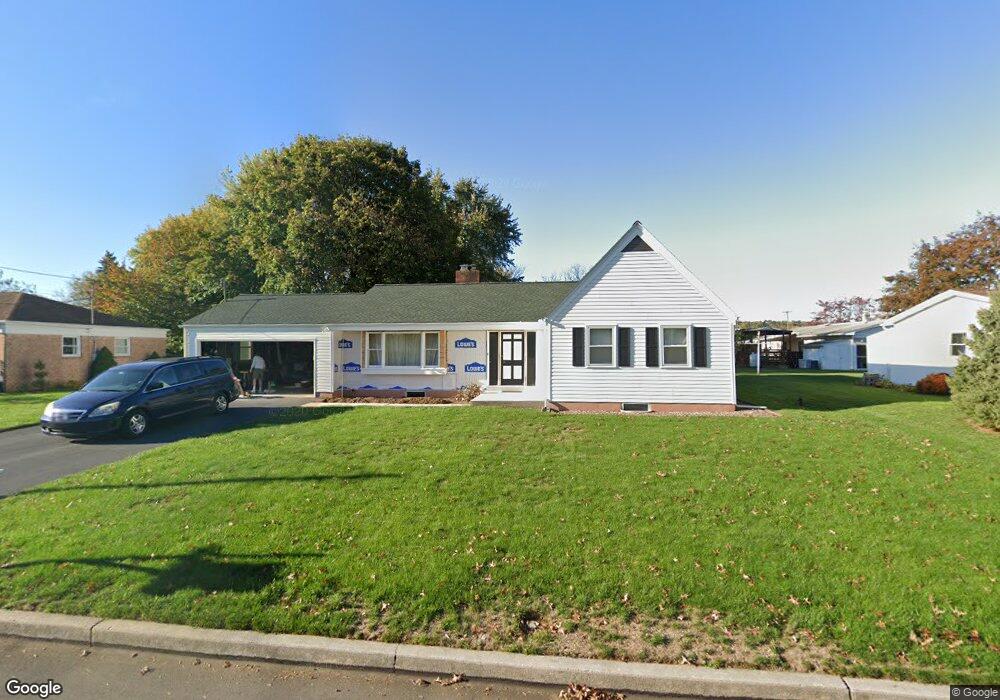 1049 E Maple St, Palmyra, PA 17078 - photo 1