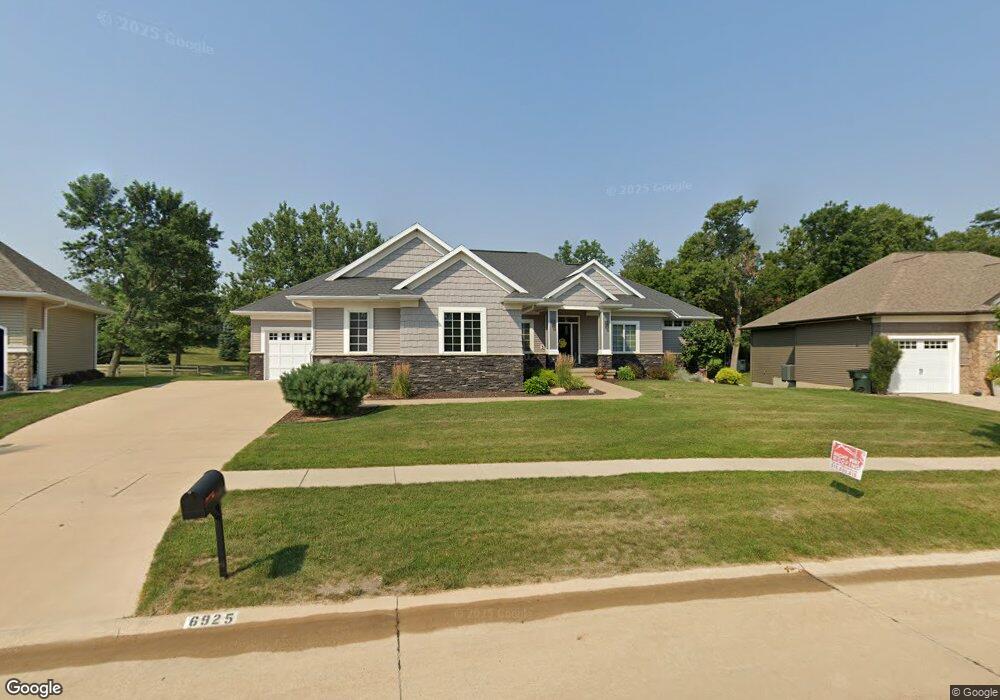 6925 Cottage Ridge Ct NE, Cedar Rapids, IA 52411 - photo 1