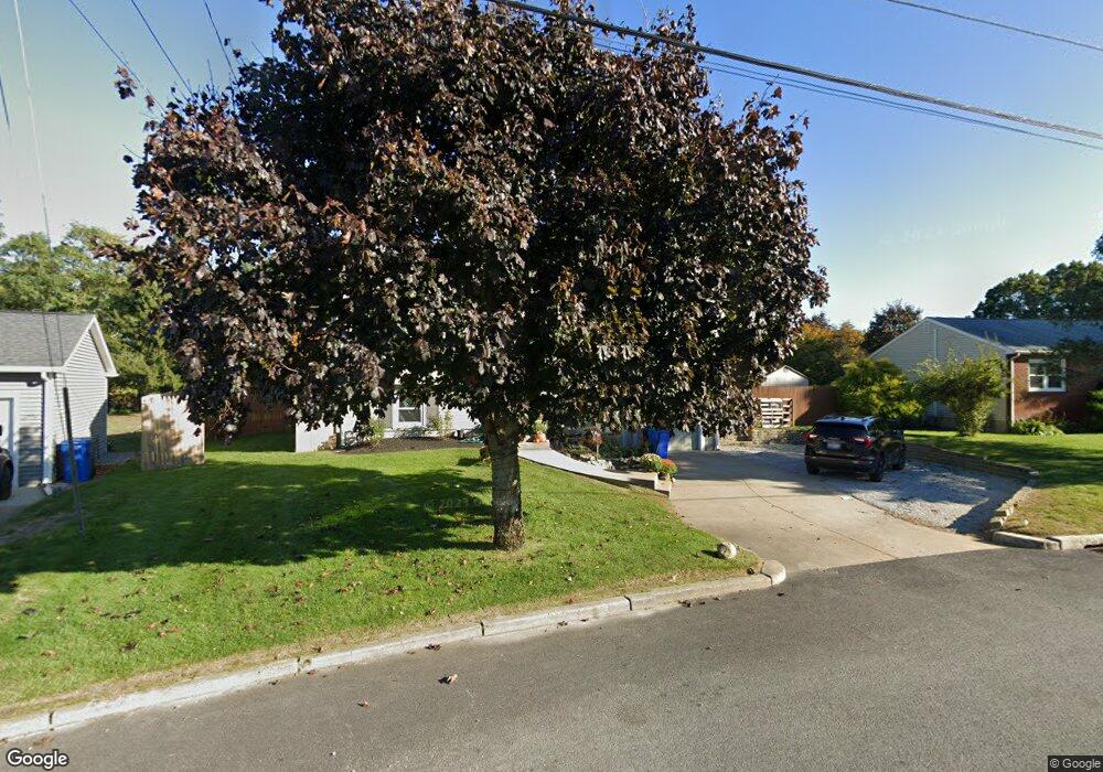 192 Locust Glen Dr, Cranston, RI 02921 - photo 1