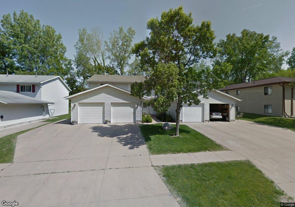 1390 Daleview Dr, Marion, IA 52302 - photo 1