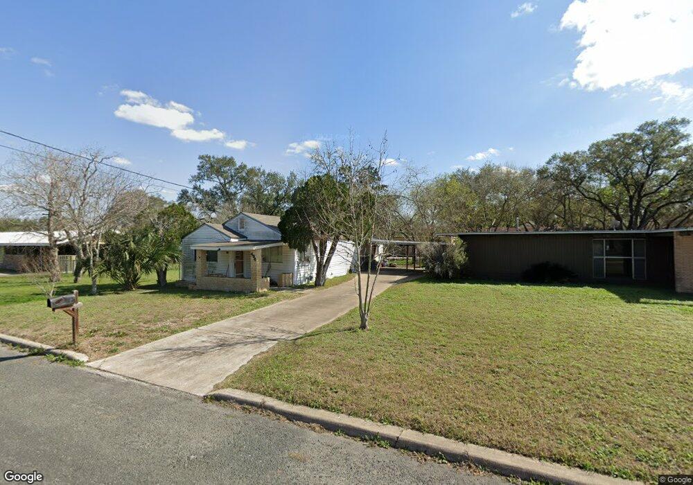 404 E Randall St, Beeville, TX 78102 - photo 1