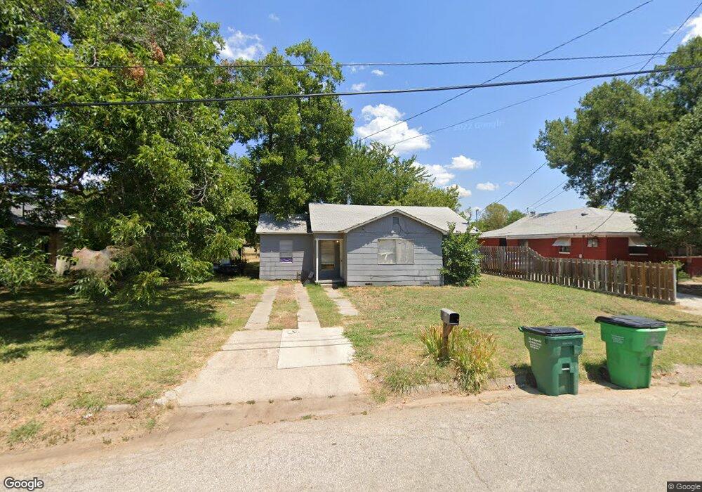 1403 Myrtle St, Gainesville, TX 76240 - photo 1