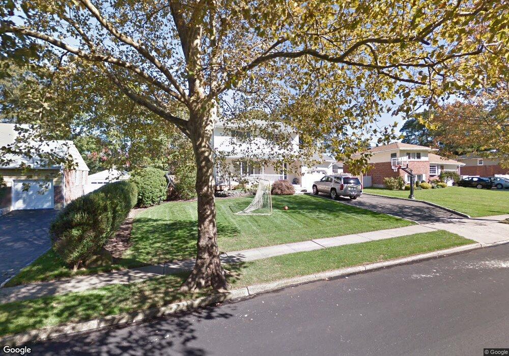 47 Genesee Dr, ComMacK, NY 11725 - photo 1