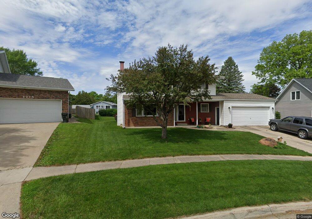 4207 Heritage Rd, Cedar Falls, IA 50613 - photo 1