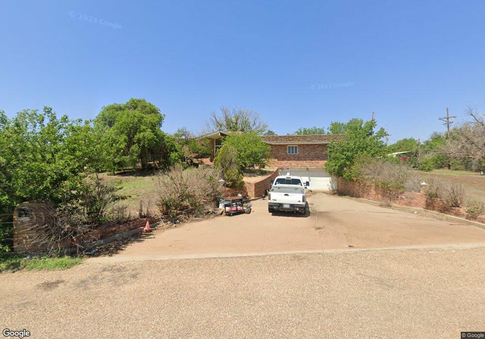 1001 Ebeling Dr, Plainview, TX 79072 - photo 1