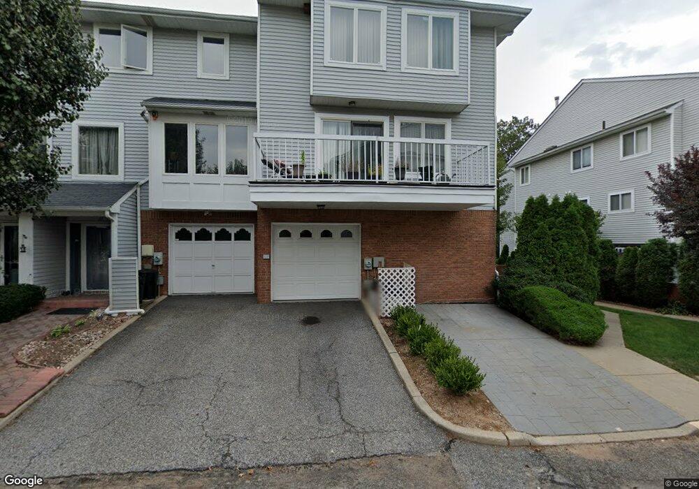 43 Commodore Dr, Staten Island, NY 10309 - photo 1