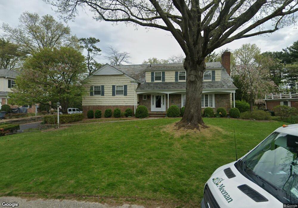 293 Trumbull Rd, Manhasset, NY 11030 - photo 1