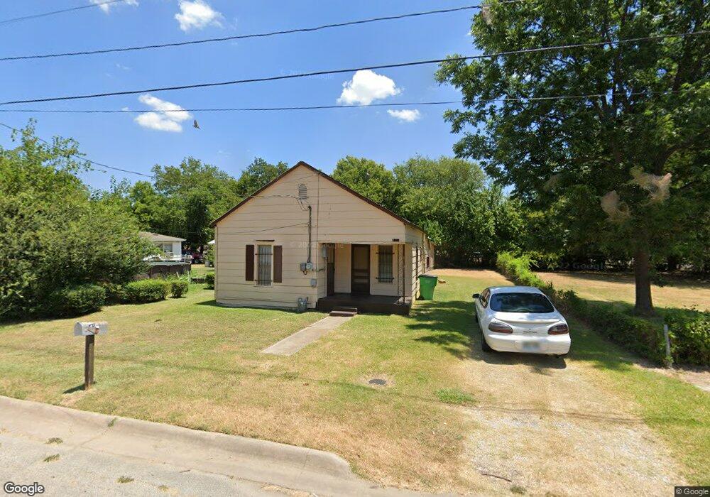 704 Buck St, Gainesville, TX 76240 - photo 1