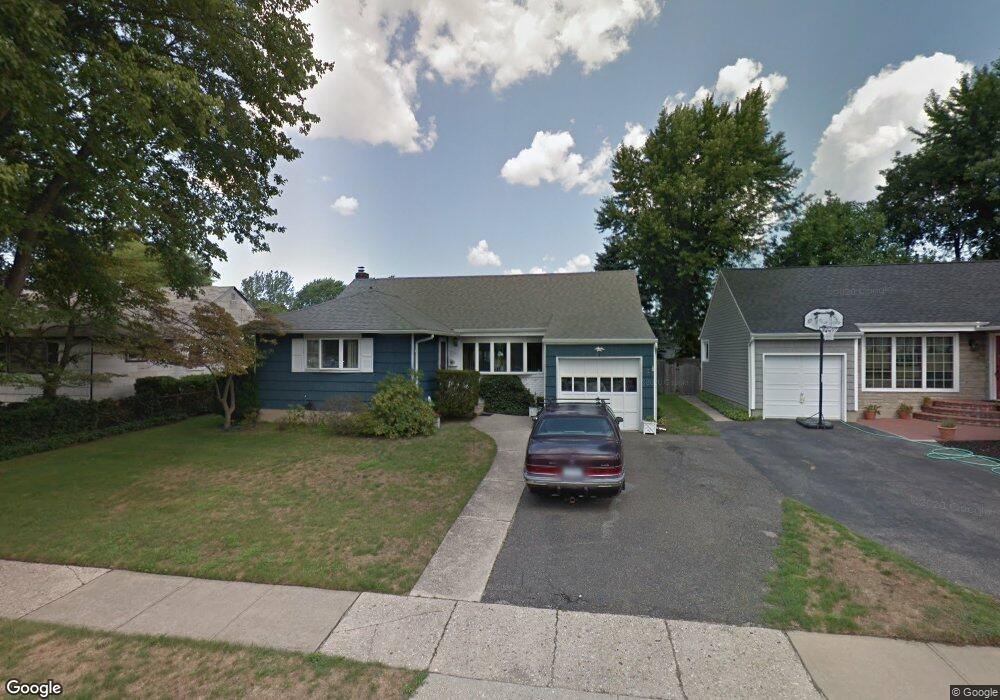 3721 Collector Ln, Bethpage, NY 11714 - photo 1