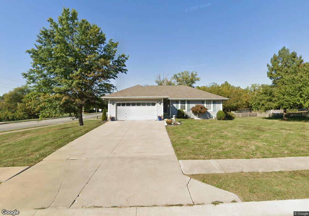 522 S Huntsman Blvd, Raymore, MO 64083 - photo 1
