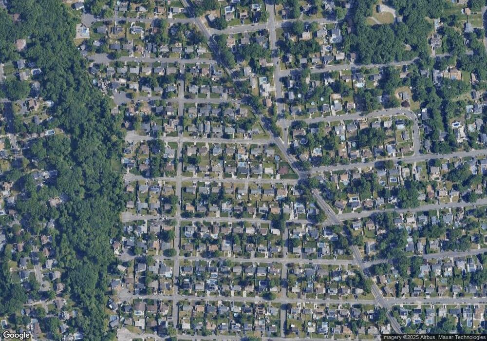 7 Bainbridge St, Islip, NY 11751 - photo 1