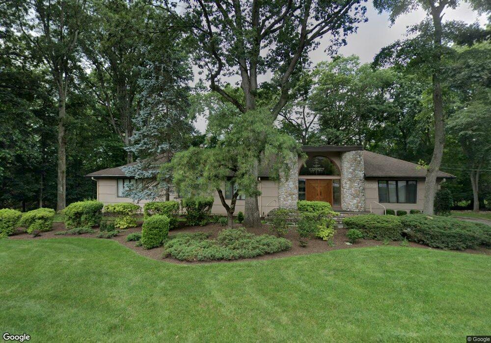 120 Tekening Dr, Tenafly, NJ 07670 - photo 1