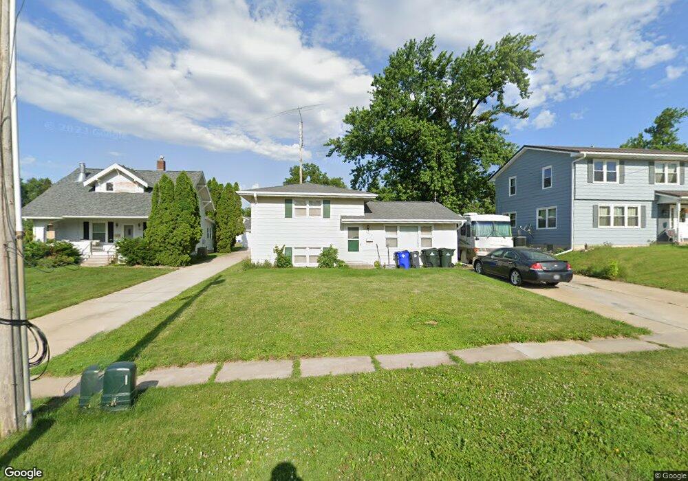 1017 36th St SE, Cedar Rapids, IA 52403 - photo 1