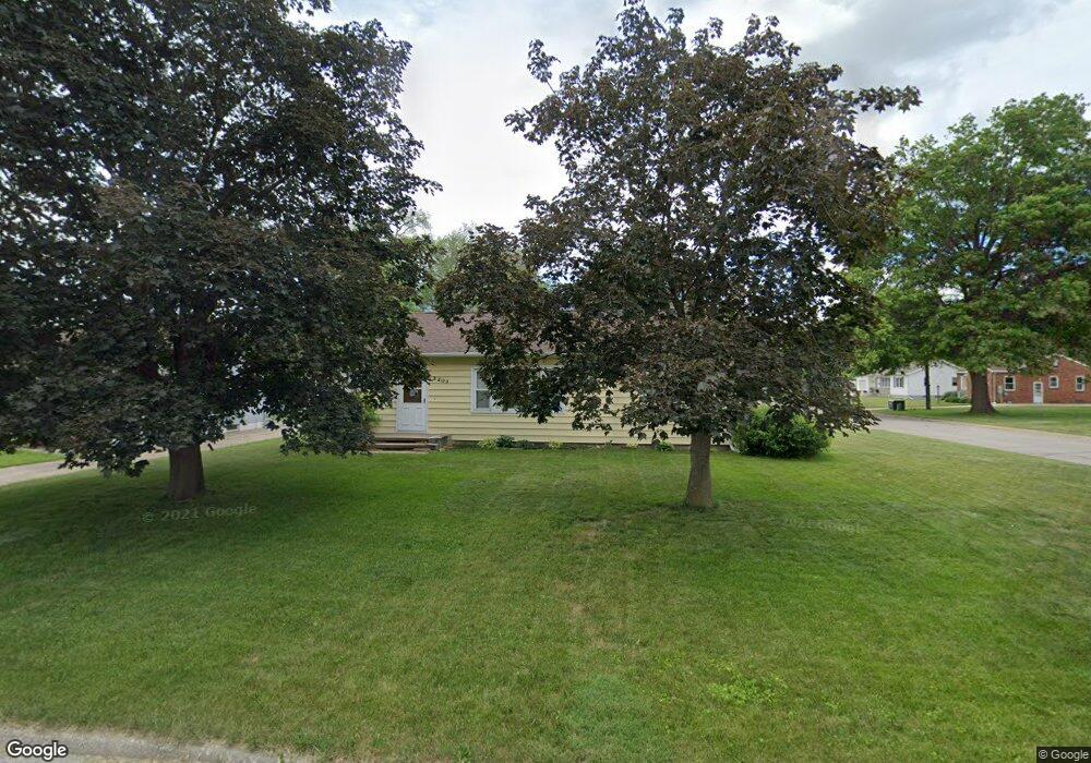 2203 Victory Dr, Cedar Falls, IA 50613 - photo 1