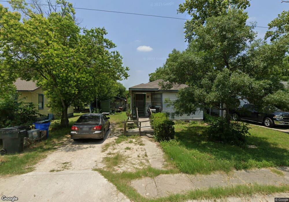 1026 E Weinert St, Seguin, TX 78155 - photo 1