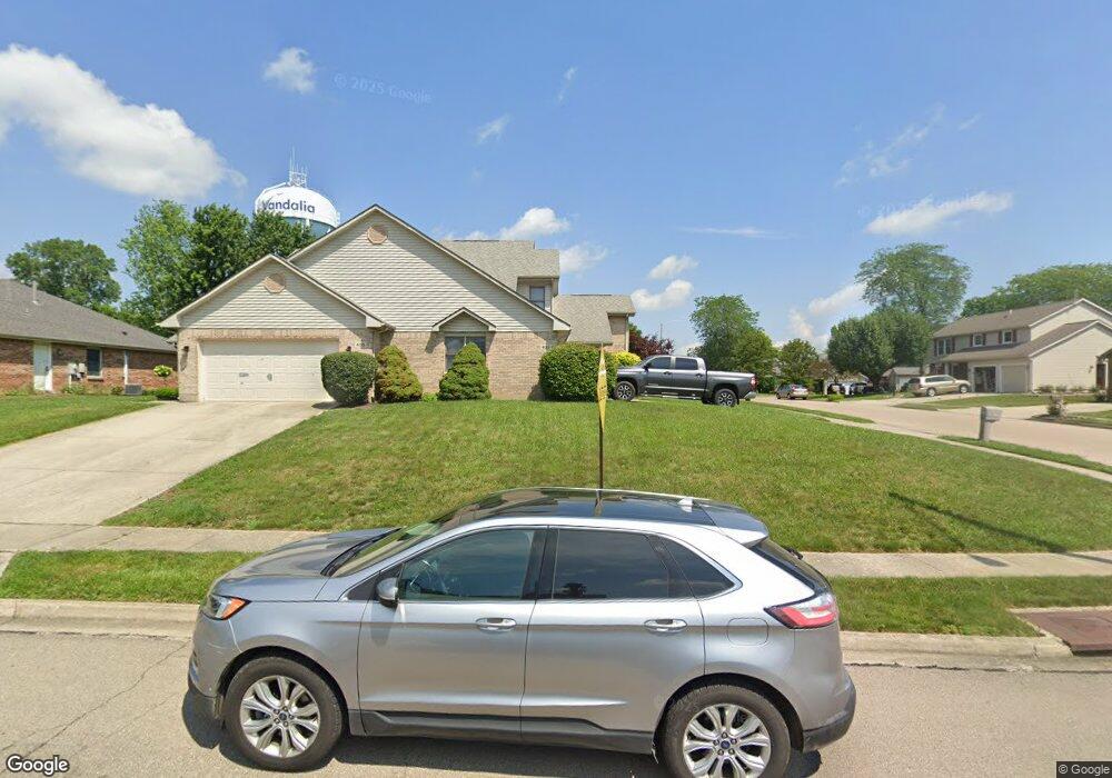 401 Meadowview Ct, Vandalia, OH 45377 - photo 1