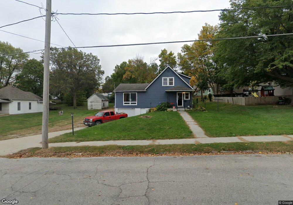 302 E Washington Ave, Shenandoah, IA 51601 - photo 1