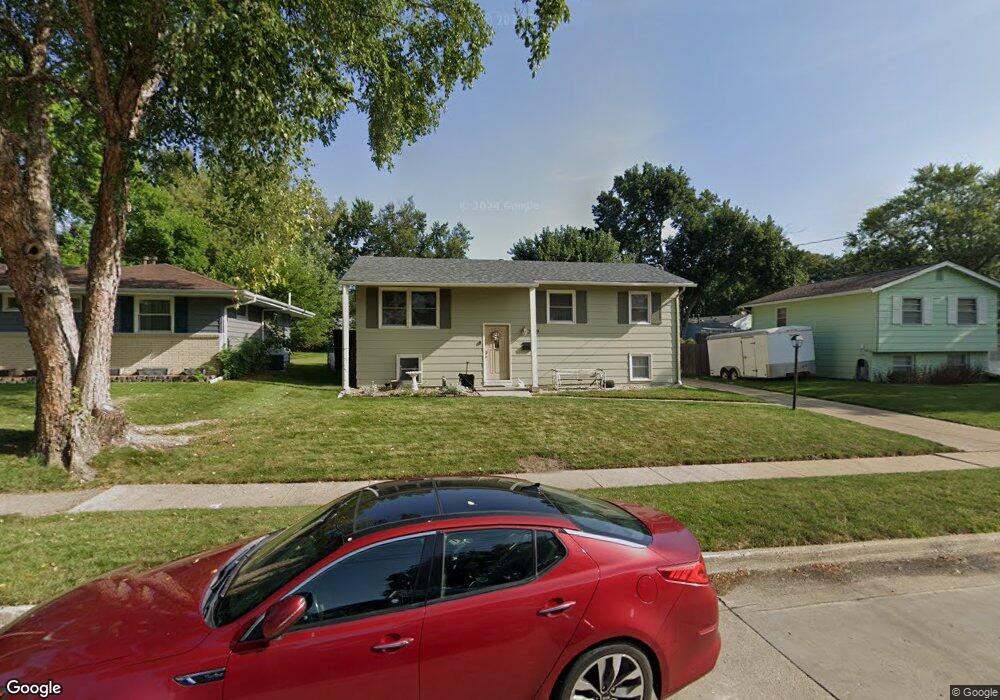 3219 Hillcrest Dr, Des Moines, IA 50310 - photo 1