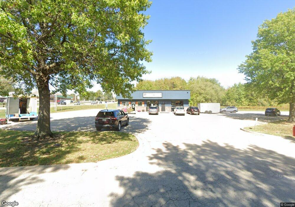 302 W Pine St, Raymore, MO 64083 - photo 1