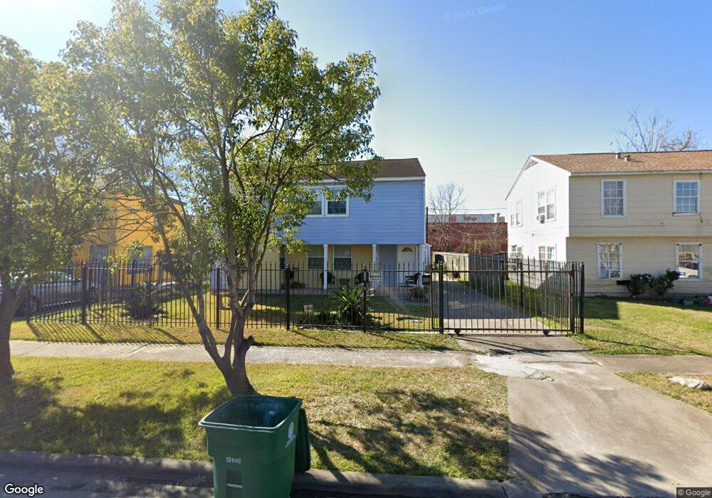 5010 Plum Dr, Houston, TX 77087 - photo 1