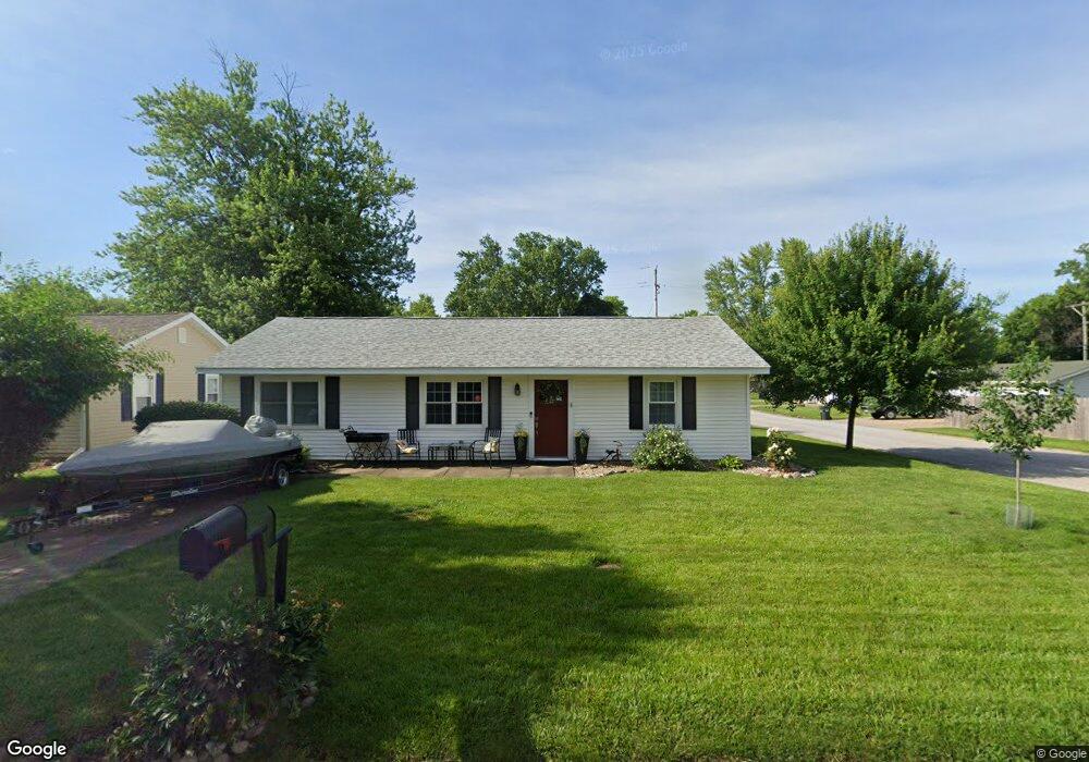 2715 W 69th St, Davenport, IA 52806 - photo 1