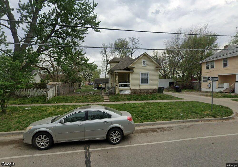 1111 SW 5th St, Topeka, KS 66606 - photo 1