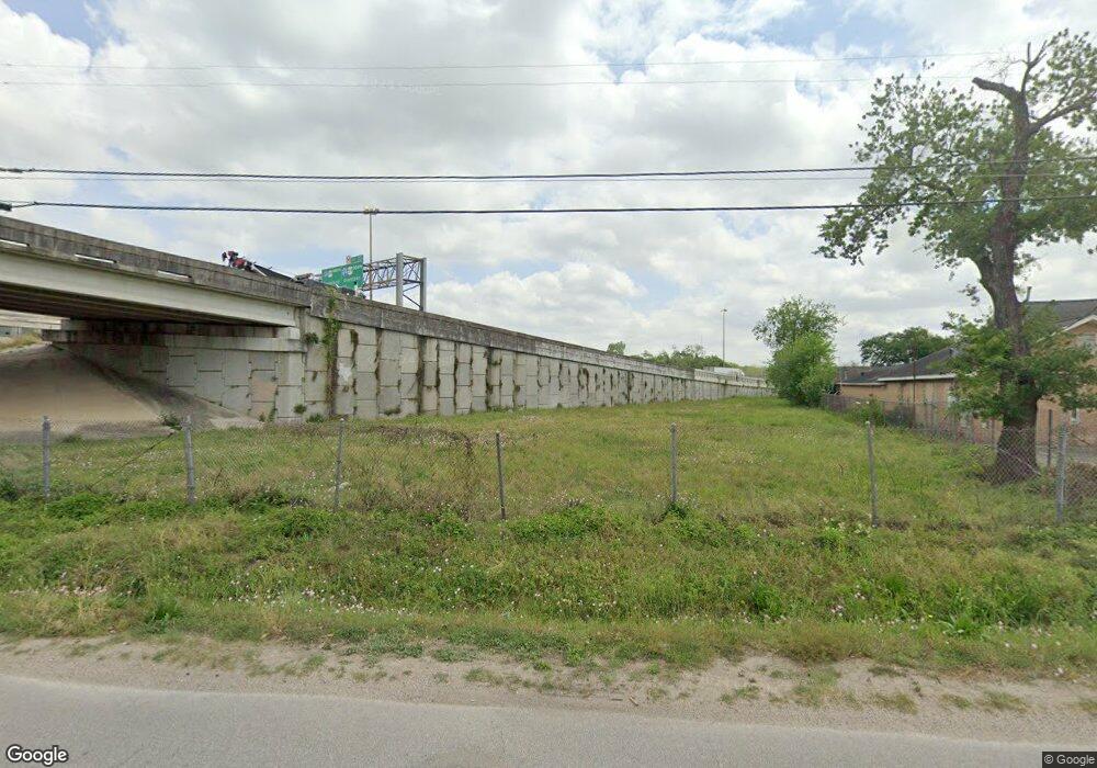 5712 Gold St, Houston, TX 77026 - photo 1