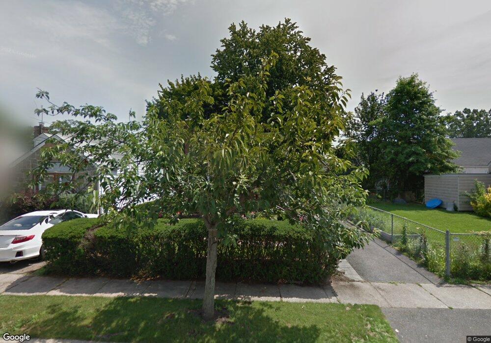 174 Beebe Rd, Mineola, NY 11501 - photo 1