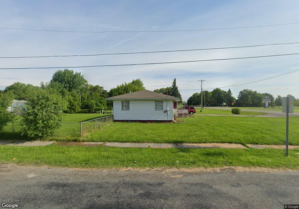 653 S Outer Dr, Saginaw, MI 48601 - photo 1