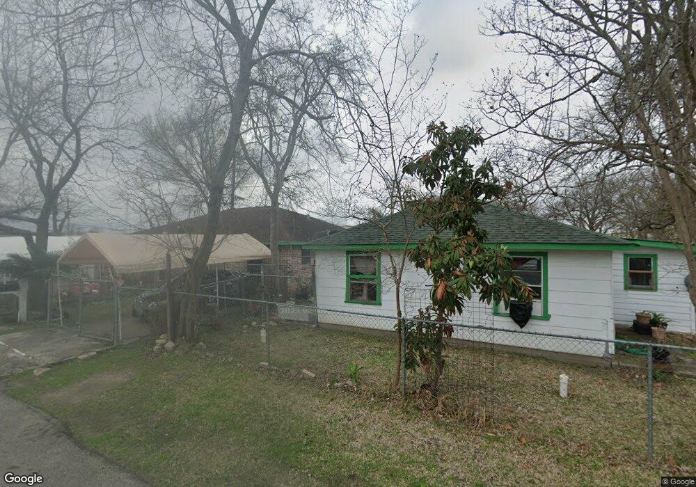 6915 Amber St, Houston, TX 77022 - photo 1