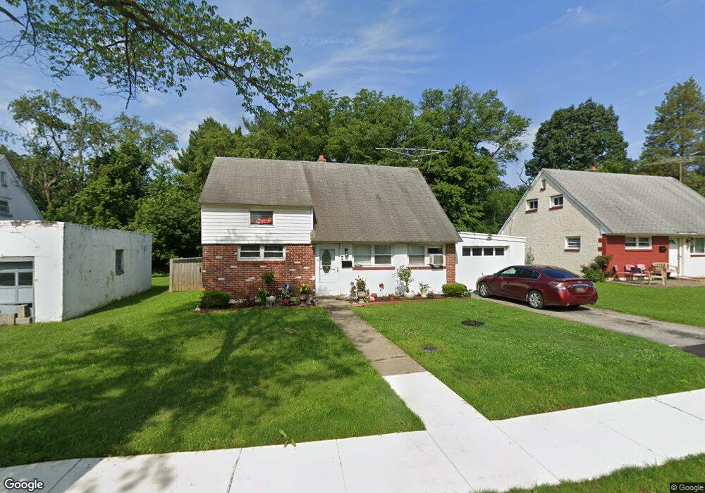1003 E Willow Run Dr, Wilmington, DE 19805 - photo 1
