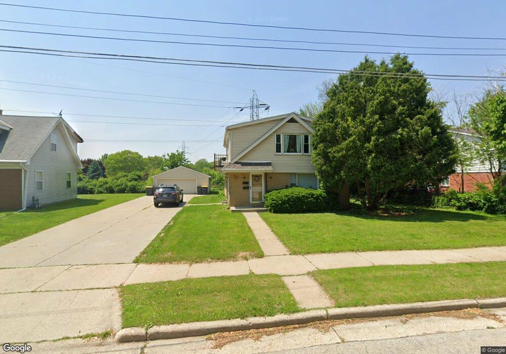 2014 Cardinal Dr unit 2014, Waukesha, WI 53186 - photo 1